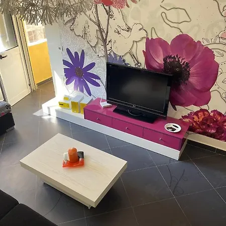 Julia Luxury
